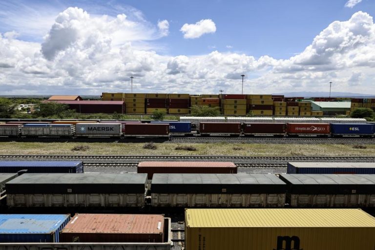 Empresas europeias acusam China de usar restrições às exportações para impor castigos
