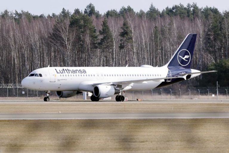 Sindicato alemão de pilotos convoca nova greve na Lufthansa na segunda e terça-feira