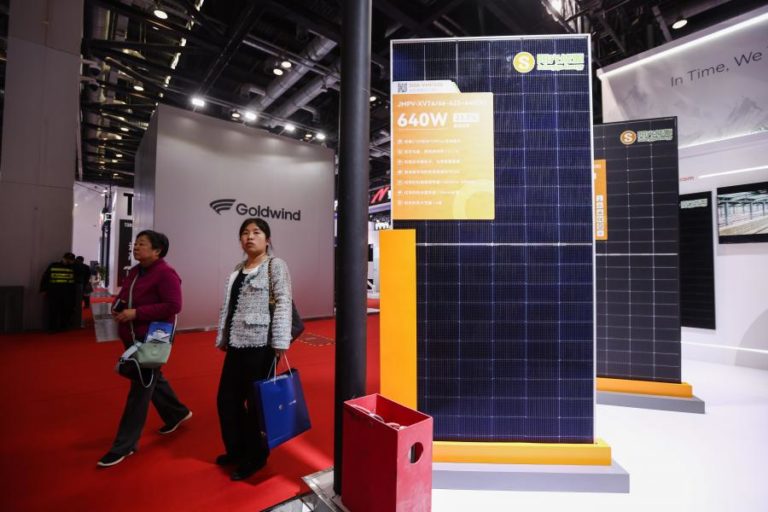 China destaca urgência de conter concorrência desenfreada no setor fotovoltaico