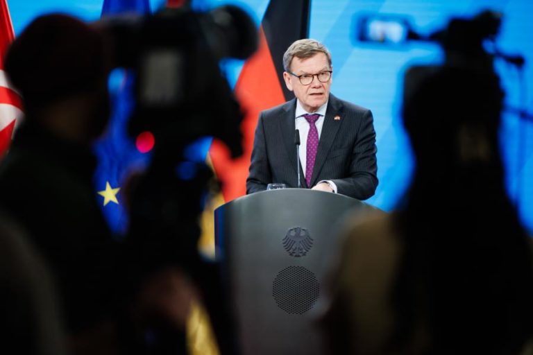 Berlim defende fim da unanimidade na UE em questões de política externa e de segurança