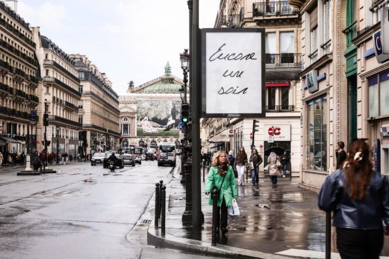 Pré-vendas para concertos de Céline Dion em Paris com nove milhões de inscritos