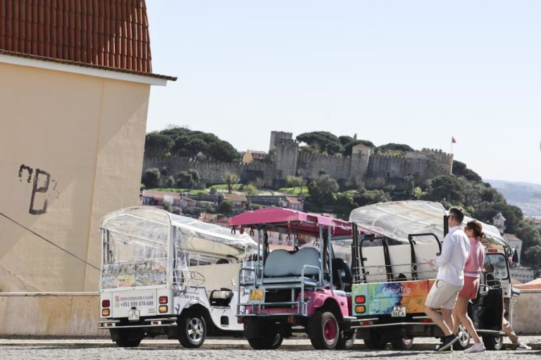Associações de ‘tuk-tuk’ defendem regulação para acabar com “excesso” em Lisboa