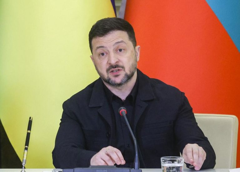 Zelensky diz ter convidado emissários dos EUA para retomar negociações com Moscovo