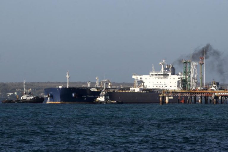 Cuba descarrega 100 mil toneladas de petróleo bruto de petroleiro russo