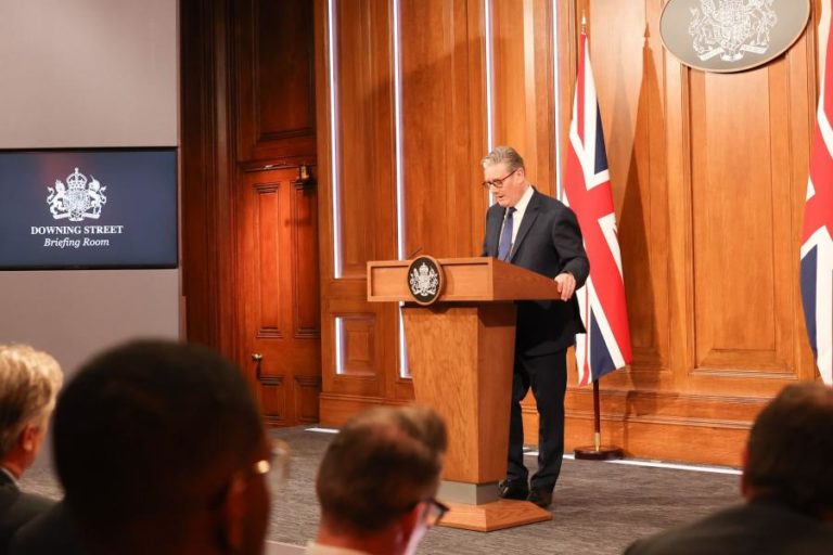 Londres anuncia reunião internacional sobre reabertura do Estreito de Ormuz