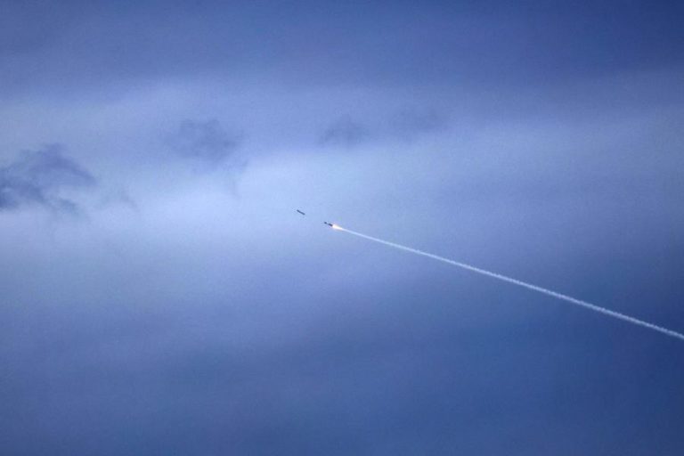 Ataques iranianos provocam 14 feridos em Israel