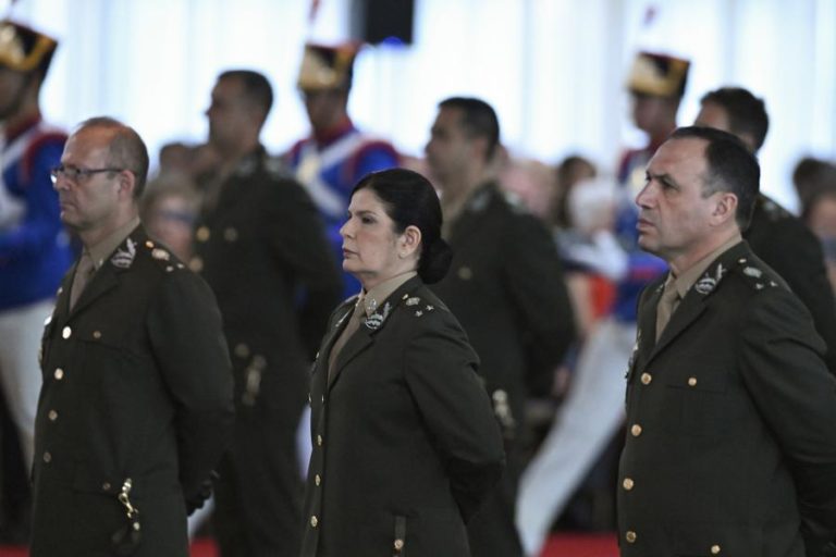 Claudia Gusmão é a primeira mulher general da história do Exército do Brasil