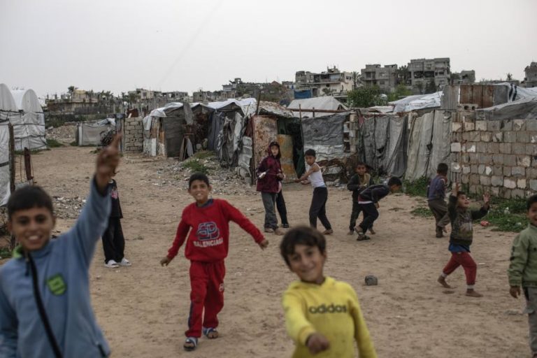 Médio Oriente: OMS envia 106 toneladas de ajuda humanitária para Gaza por via marítima