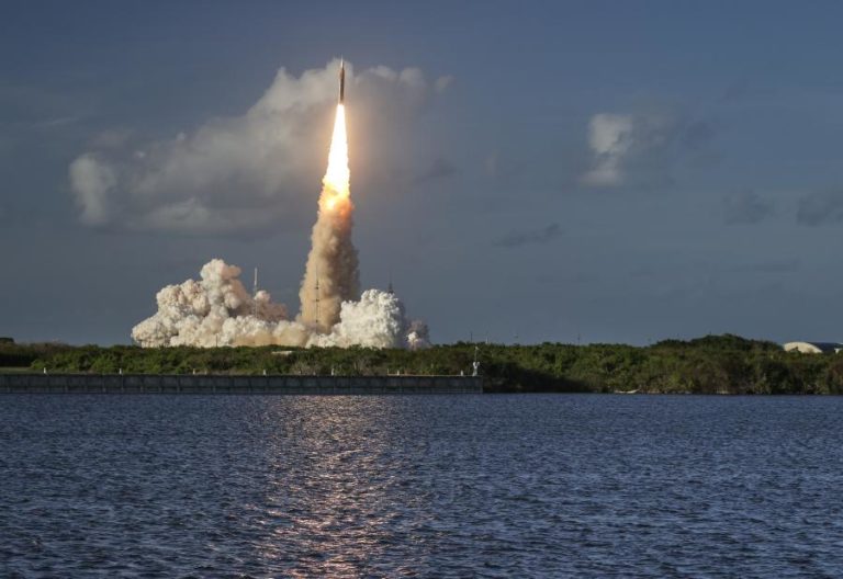 NASA confirma sucesso da manobra para lançar missão Artemis II rumo à Lua