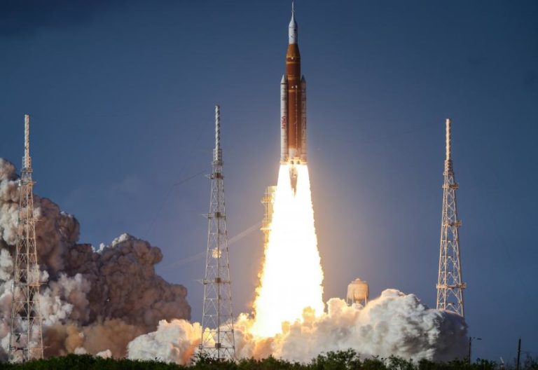 NASA corrige falha de comunicação em primeiro voo tripulado em torno da Lua em mais de 50 anos