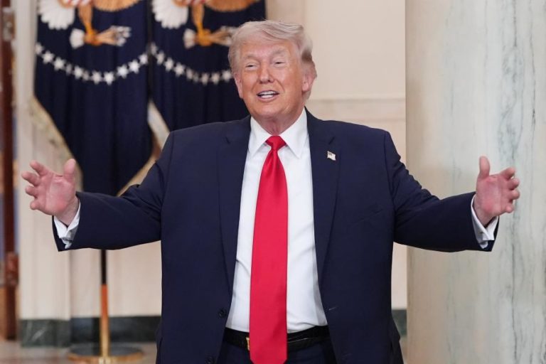 EUA vão atacar Irão com “muita força” nas próximas duas semanas – Trump