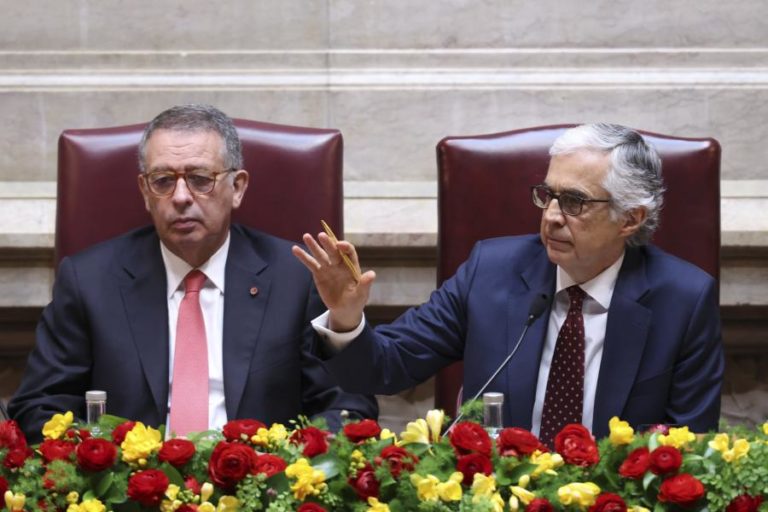 Constituição/50 anos: Texto “não é intocável” e revê-lo não é um drama ou uma traição – Aguiar-Branco