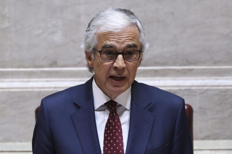 Aguiar-Branco estende prazo para listas de orgãos externos até terça devido à tolerância de ponto