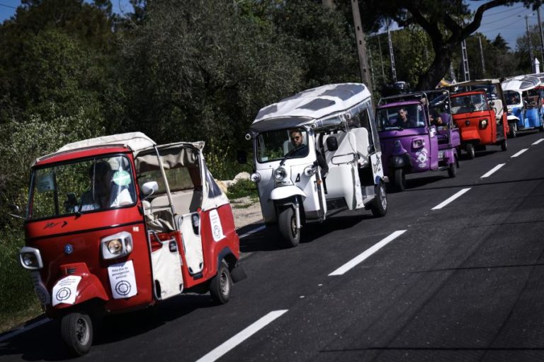 Condutores de animação turística protestam em Sintra contra novas regras de estacionamento
