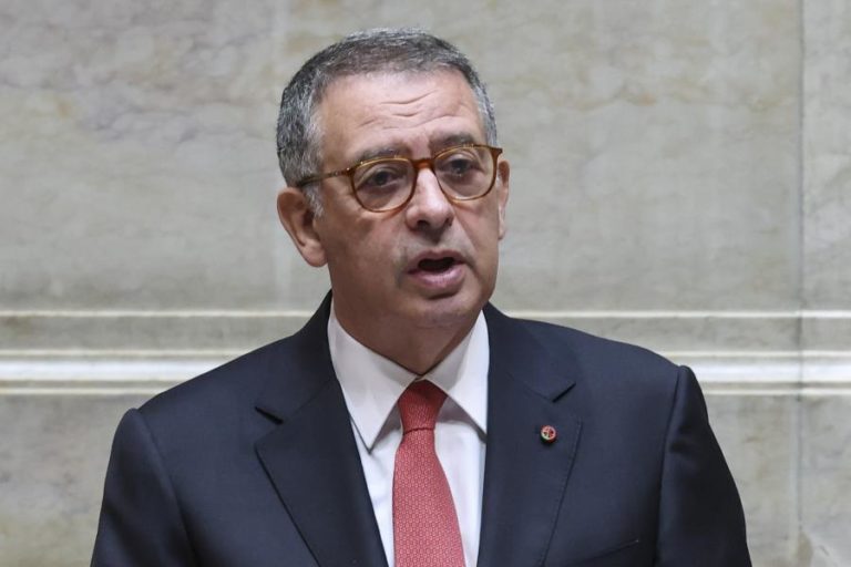 Seguro discursa hoje pela primeira vez na sessão solene do 25 de Abril no parlamento