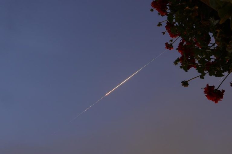 Kuwait e Emirados sob ataques aéreos iranianos