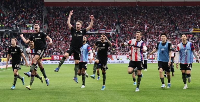 Bayern vence em Friburgo e chega aos 100 golos com reviravolta nos descontos