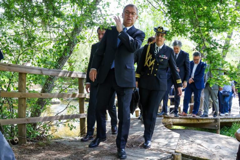 Seguro diz que um dos seus deveres é chamar a atenção para atrasos nos apoios