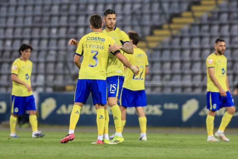 Arouca dá a volta ao resultado e vence na receção ao Estoril Praia