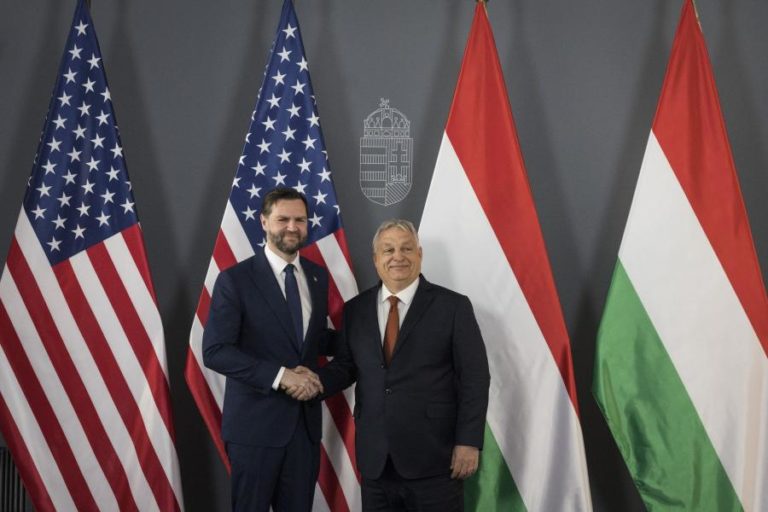 JD Vance acusa “burocratas de Bruxelas” de prejudicarem Hungria por odiarem Orbán