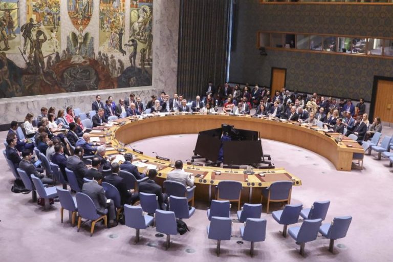 Rússia e China bloqueiam resolução da ONU a exigir reabertura do Estreito de Ormuz