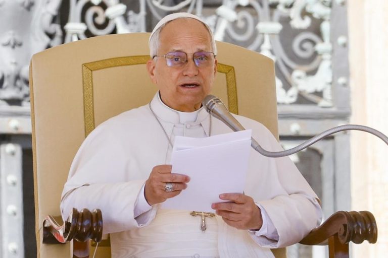 Papa saúda acordo de cessar-fogo e pede retorno a negociações de paz
