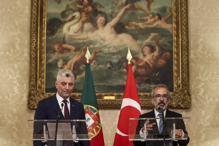 MNE português apela a respeito por cessar-fogo e pede a Israel que pare de atacar Líbano