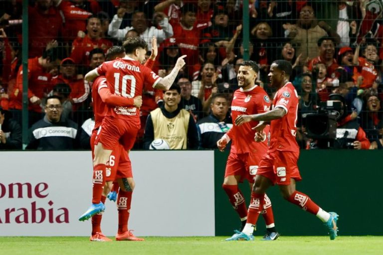 Futebolista português Paulinho marca três golos na ‘Champions’ da CONCACAF