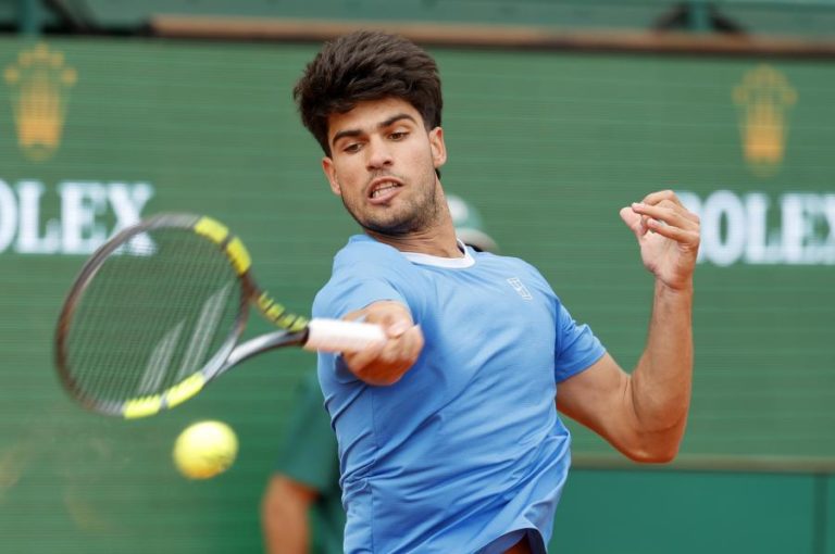 Alcaraz alcança 300.ª vitória da carreira e segue para as ‘meias’ de Monte Carlo