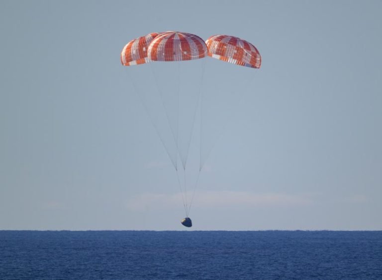 Artemis II conclui missão com sucesso meio século depois da Apollo