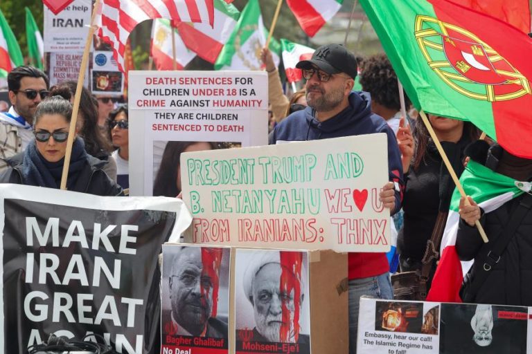 Iranianos em Lisboa pedem reatamento da guerra para efetiva mudança de regime