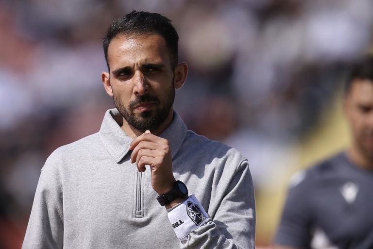 Treinador do Vitória pede mais controlo defensivo frente ao Gil Vicente