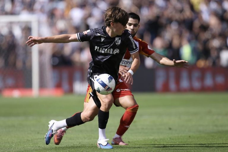 Vitória de Guimarães empata em casa do quase despromovido AVS