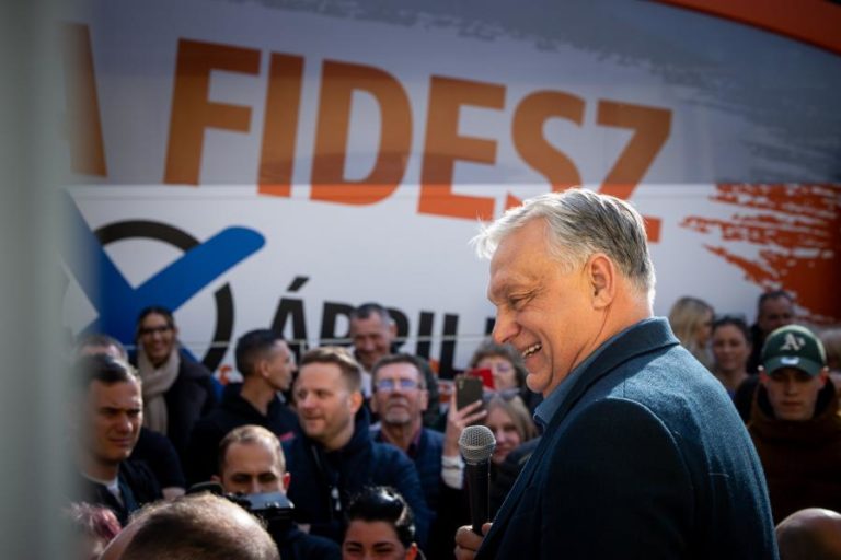 Hungria/Eleições: Húngaros já estão a votar para escolher entre Orbán e Magyar