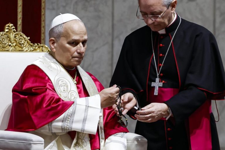 Papa Leão XIV contra quem promove a guerra em oração pela paz no Vaticano