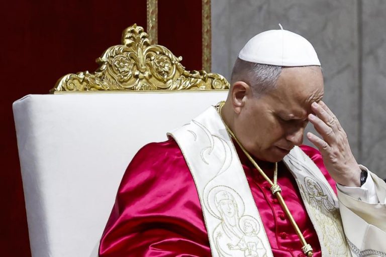 Trump afirma que Leão XIV é “terrível em política externa” após críticas de papa