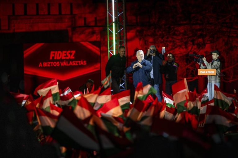 Orbán e Magyar fecham campanha com apelo aos jovens