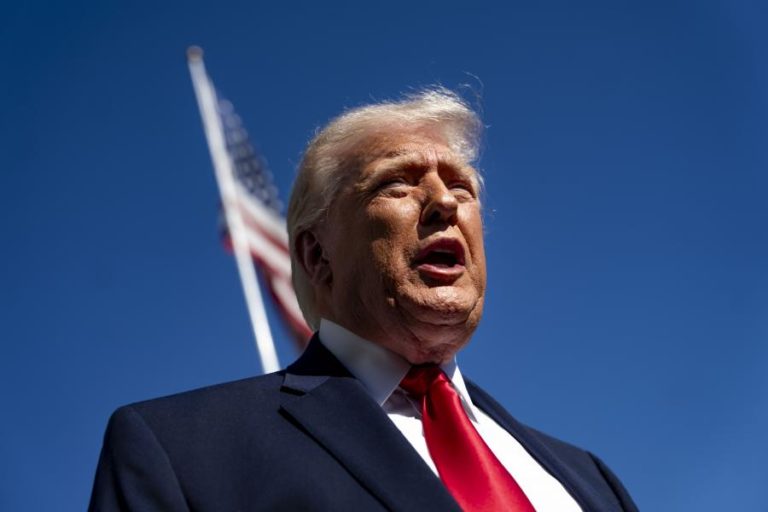 Trump ameaça impor tarifas de 50% à China caso preste apoio militar a Teerão