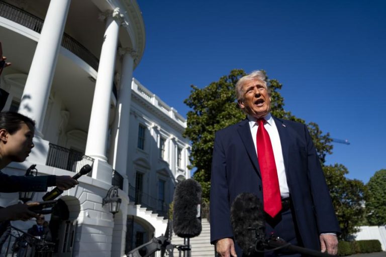 Trump ameaça eliminar qualquer navio iraniano que ignore bloqueio dos EUA em Ormuz