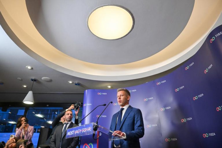 Primeiros resultados das eleições na Hungria colocam partido da oposição na liderança e Orbán em segundo