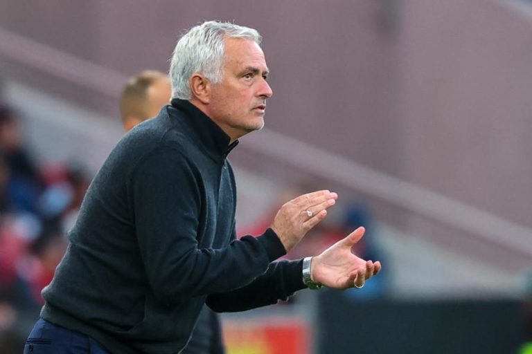Mourinho crê no nível competitivo do Benfica para vencer Sporting