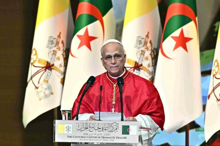 Papa alerta na Argélia que Mediterrâneo e Saara não devem tornar-se cemitérios 