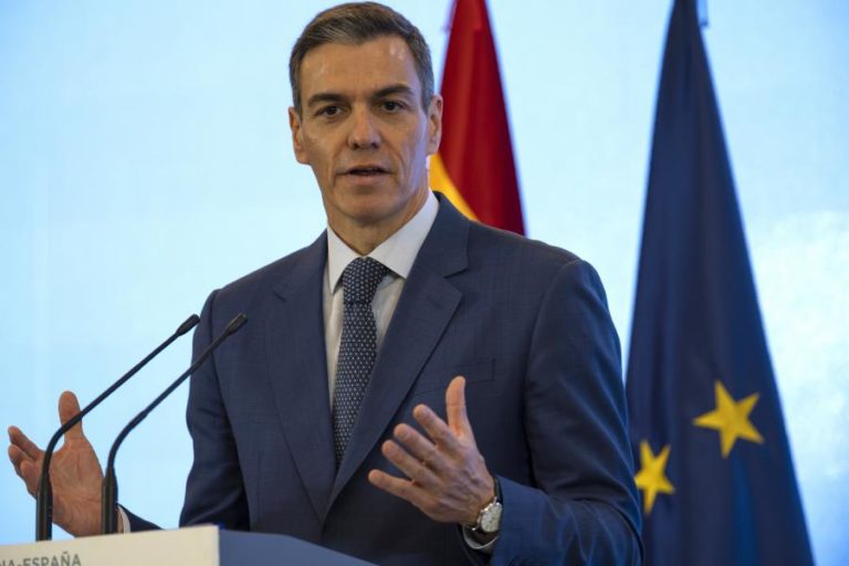 Espanha inicia processo para regularizar meio milhão de imigrantes
