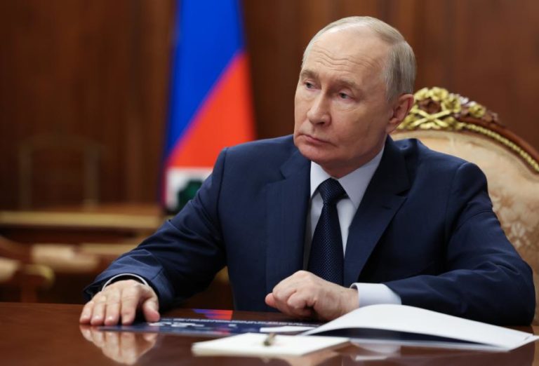 Putin visita China na primeira metade do ano