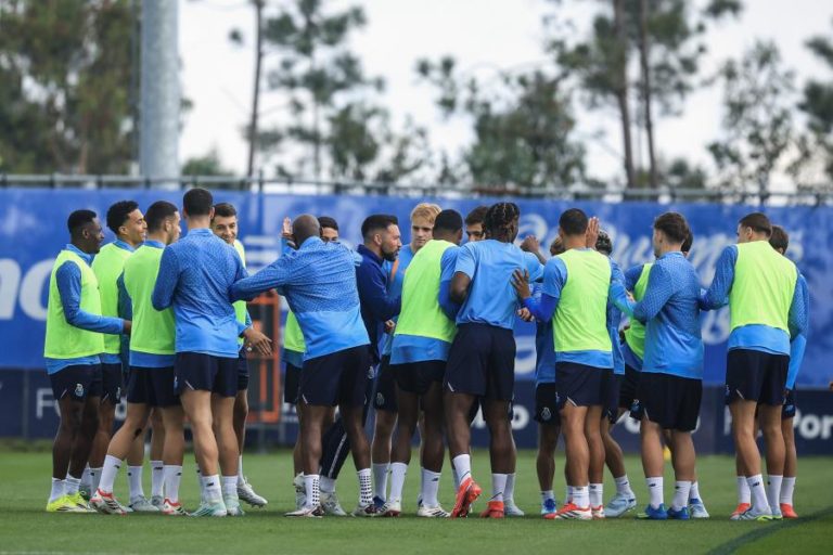 Farioli quer “escrever uma página na história do FC Porto” em Inglaterra