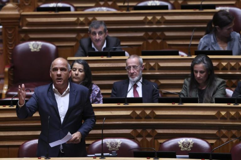 Raimundo contesta pacote laboral, Montenegro considera que movimento sindical perdeu representatividade