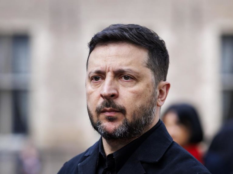 Zelensky propõe negociações com Rússia no Azerbaijão
