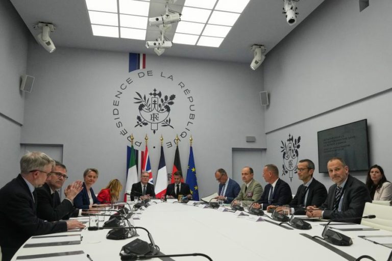 Doze países prometem meios militares para desbloquear Estreito de Ormuz