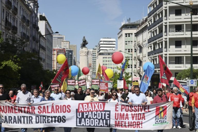 Milhares em Lisboa contra pacote laboral quando Governo quer finalizar negociação