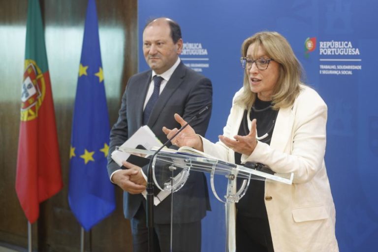 Ministra do Trabalho assegura que versão final da proposta será enviada à CGTP